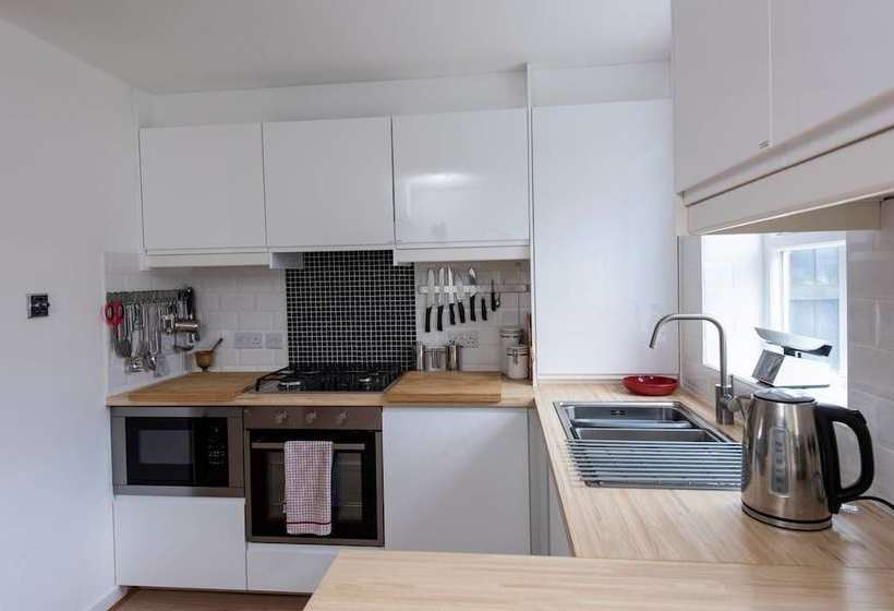 Sleek & Stylish 2bd Home W/ Office/studio