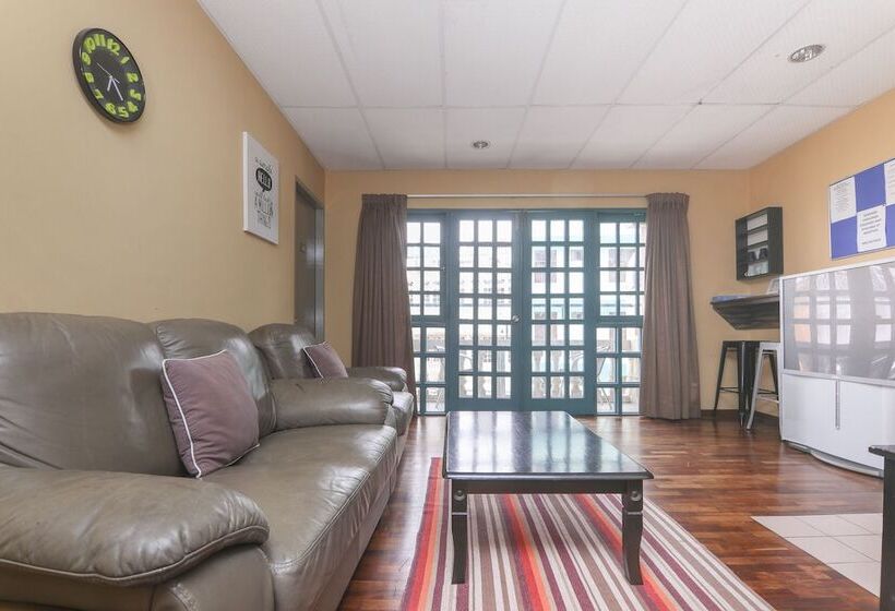 Spot On 89789 Hotel Check In 2