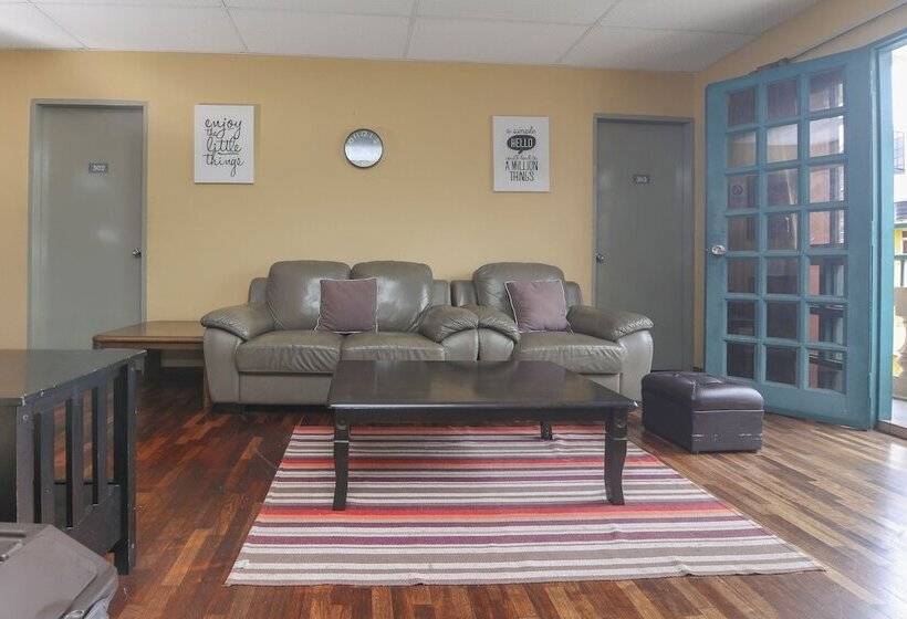 Spot On 89789 Hotel Check In 2