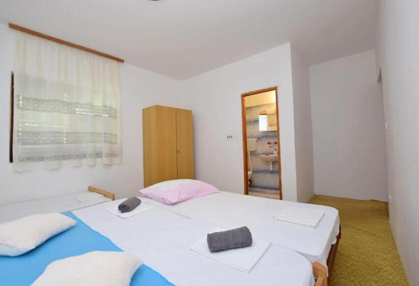 Apartment And Rooms Mila