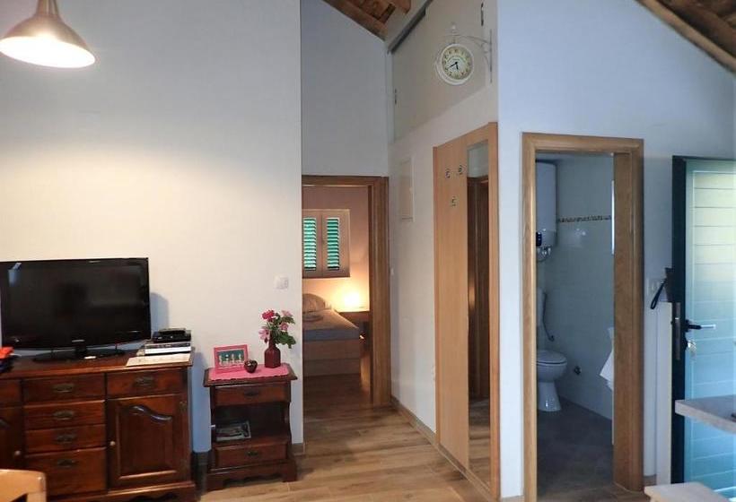 Mareta   Apartment In A Stone House