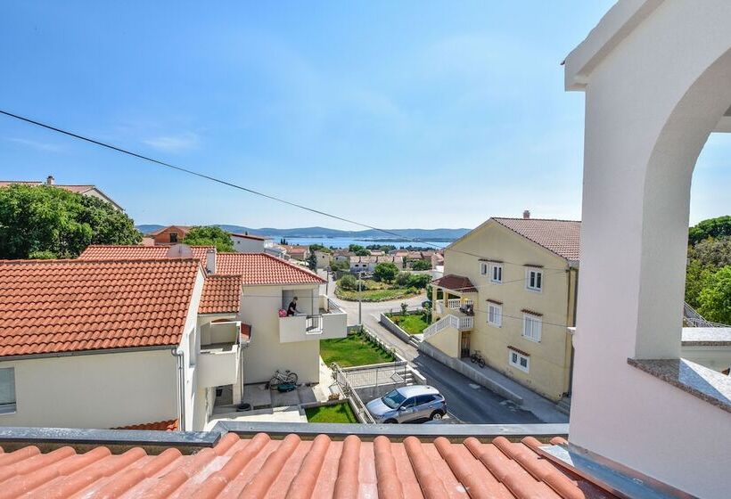 Apartments And Room Danijel