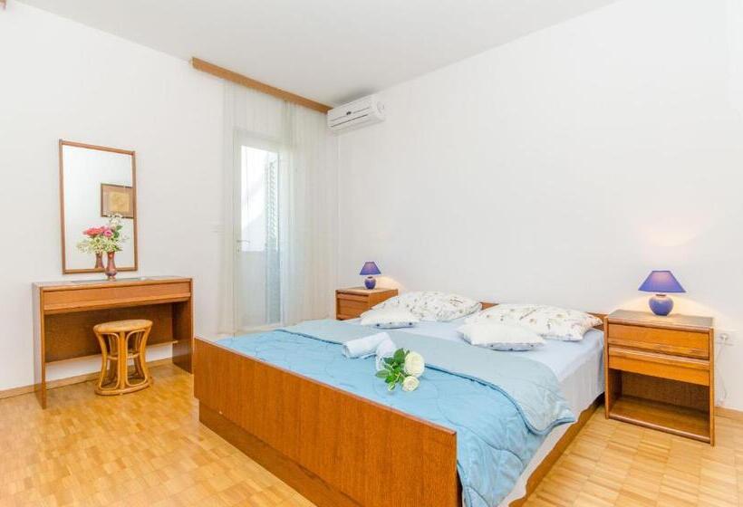 Apartments And Room Sun & Sea