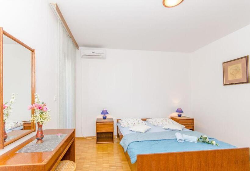 Apartments And Room Sun & Sea