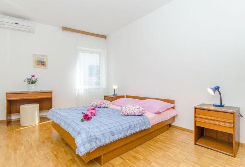 Apartments And Room Sun & Sea