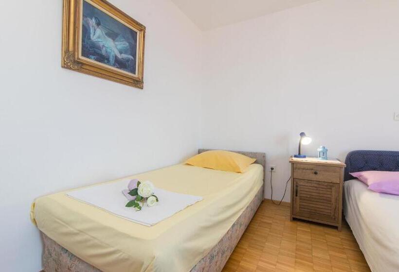 Apartments And Room Sun & Sea