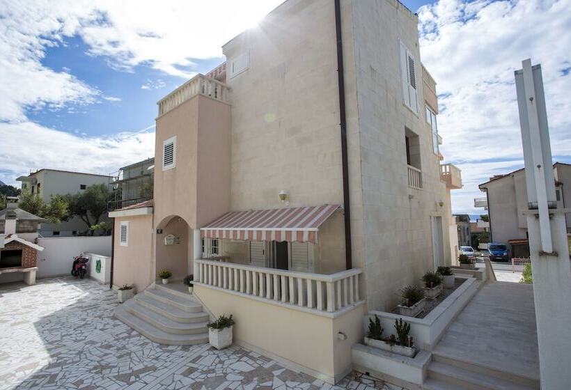 Apartments And Rooms Kapulica