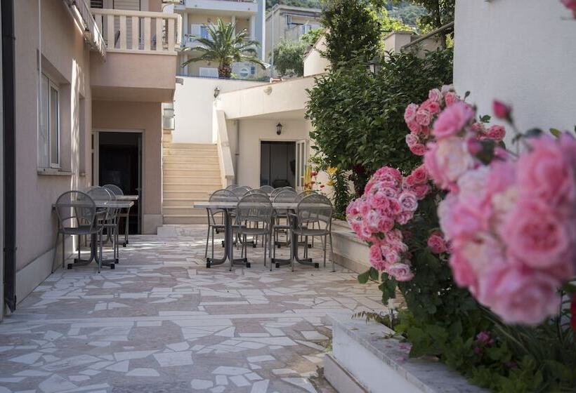 Apartments And Rooms Kapulica