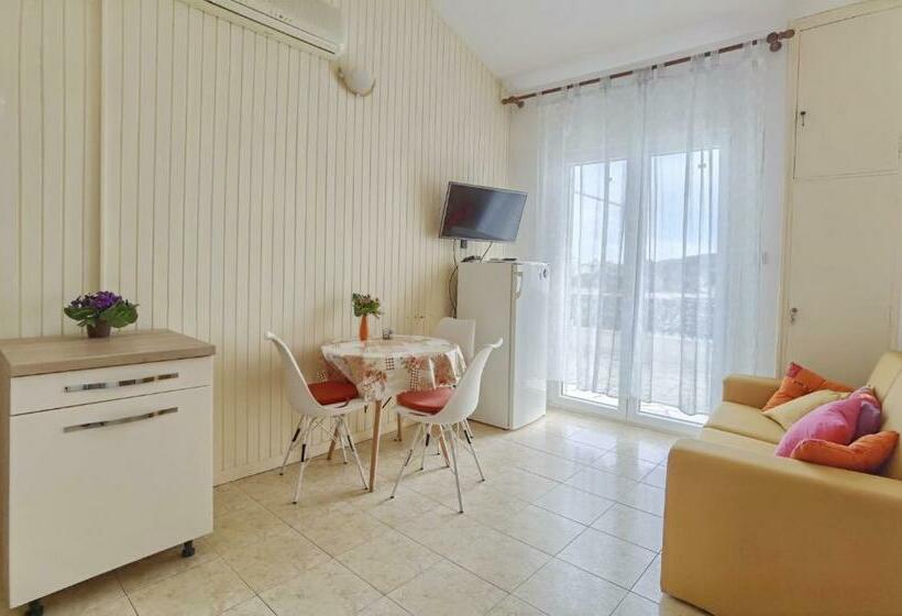 Apartments Ziva   By The Beach;