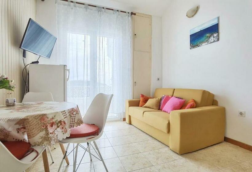 Apartments Ziva   By The Beach;