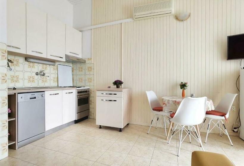 Apartments Ziva   By The Beach;