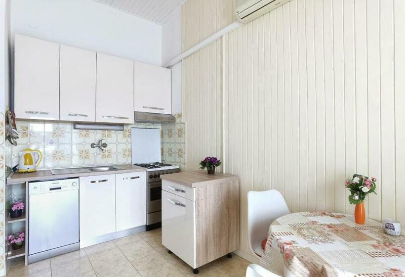 Apartments Ziva   By The Beach;