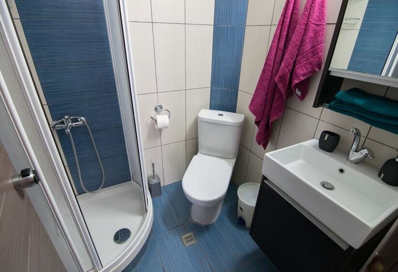 Avra Comfort Rooms  Family