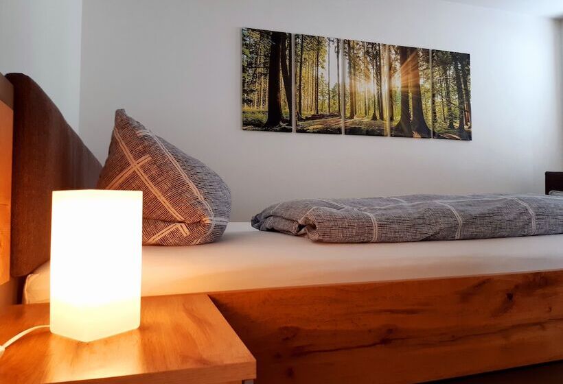 Stadtoase Geräumige Gästewohnungen Mit Balkon, Komfort, Modernität Und Ruhe, Für Monteure Geeignet