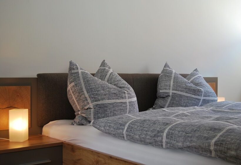 Stadtoase Geräumige Gästewohnungen Mit Balkon, Komfort, Modernität Und Ruhe, Für Monteure Geeignet