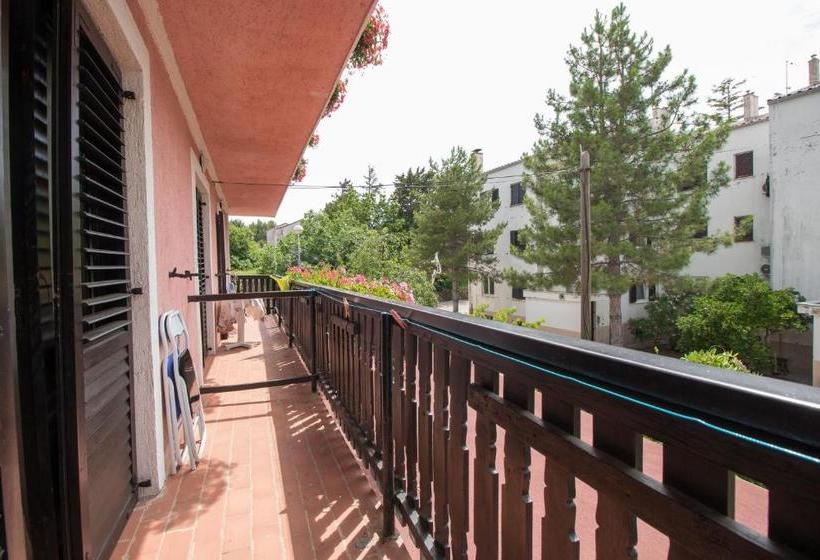 Apartment And Room Marica