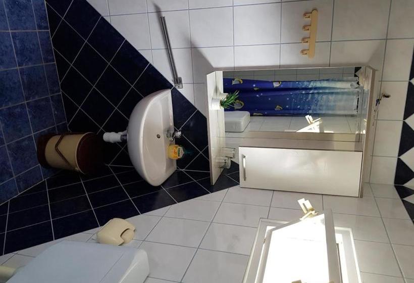 Apartment And Room Marica