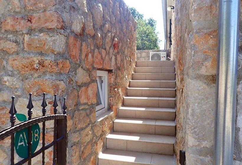 Mareta   Apartment In A Stone House