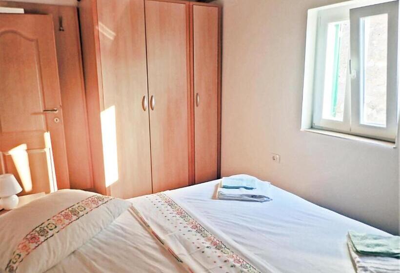 Mareta   Apartment In A Stone House