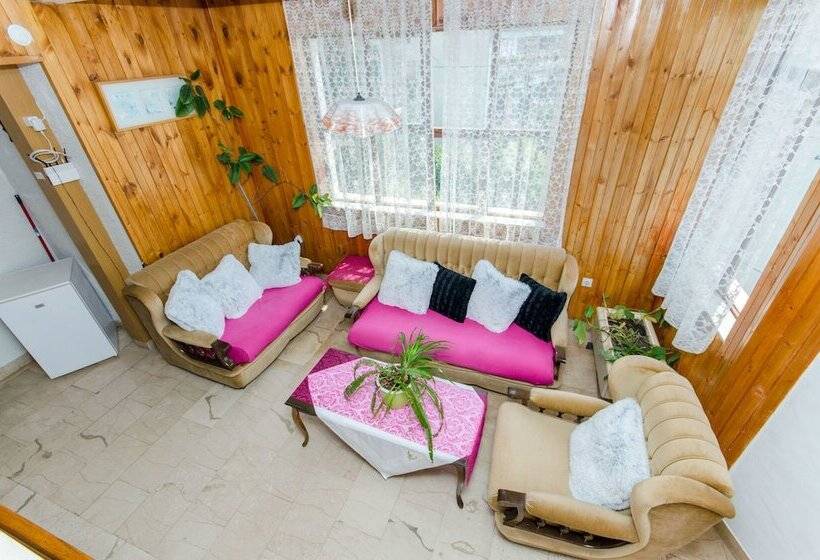 Apartment And Rooms Ivan