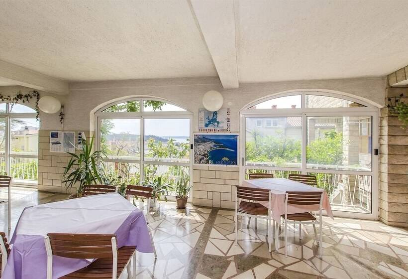 Apartment And Rooms Ivan