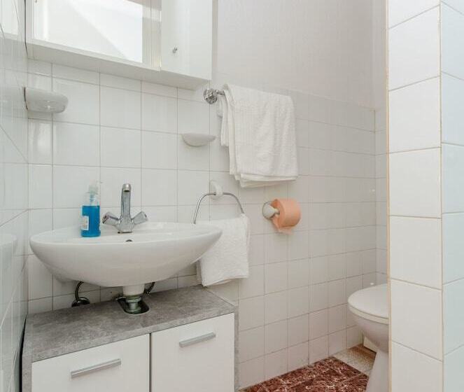 Apartment And Rooms Ivan