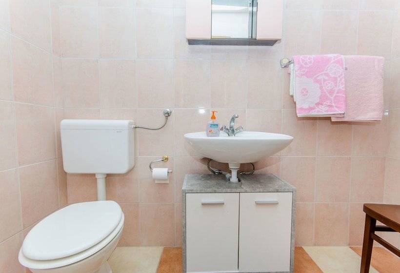 Apartment And Rooms Ivan