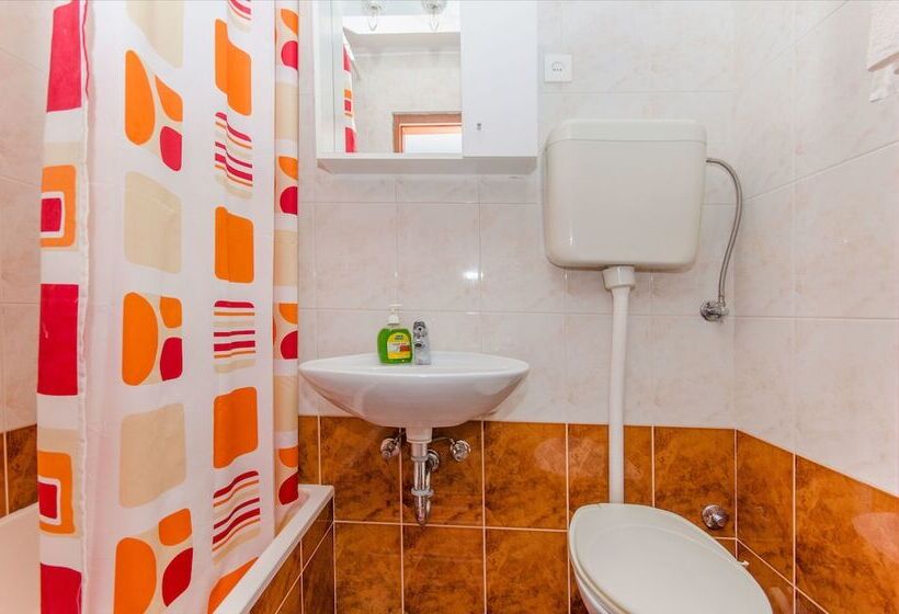 Apartment And Rooms Ivan