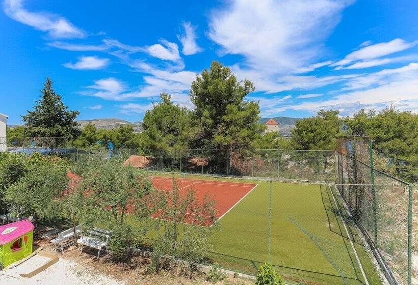 Apartments Villa Niko With Pool