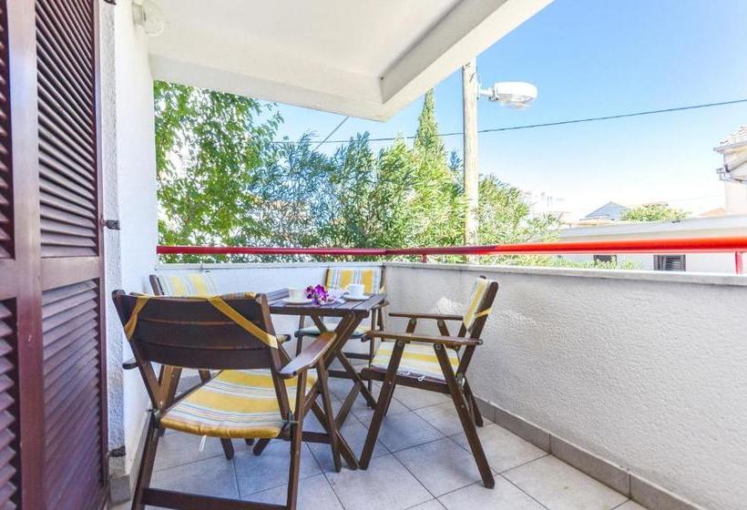 Apartments Little Spring