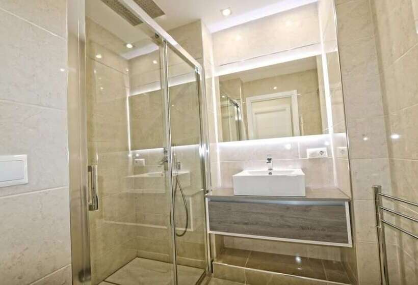 Beachfront Urb. Luxury Apartment 1