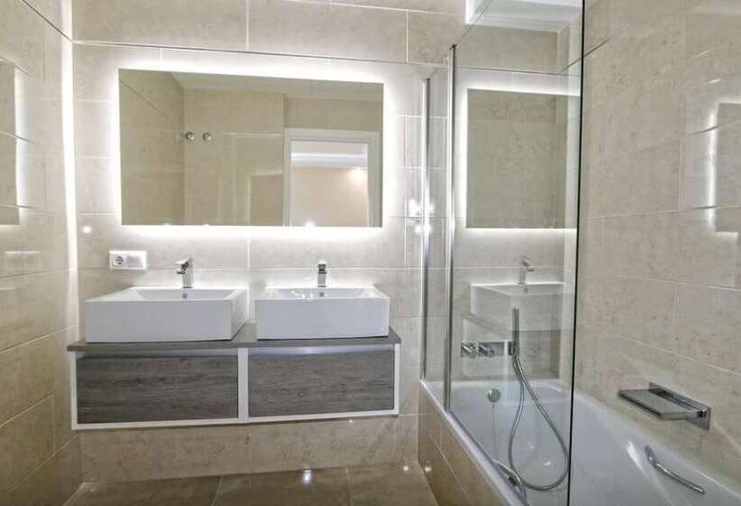 Beachfront Urb. Luxury Apartment 1