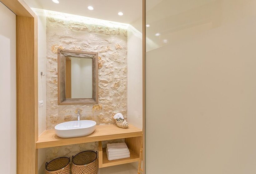 Chandakos 8 Design Apts