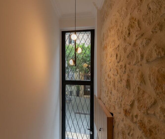 Chandakos 8 Design Apts