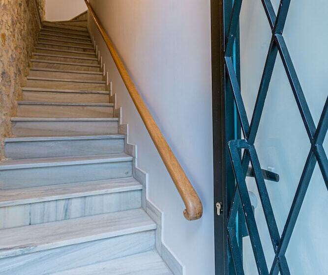 Chandakos 8 Design Apts