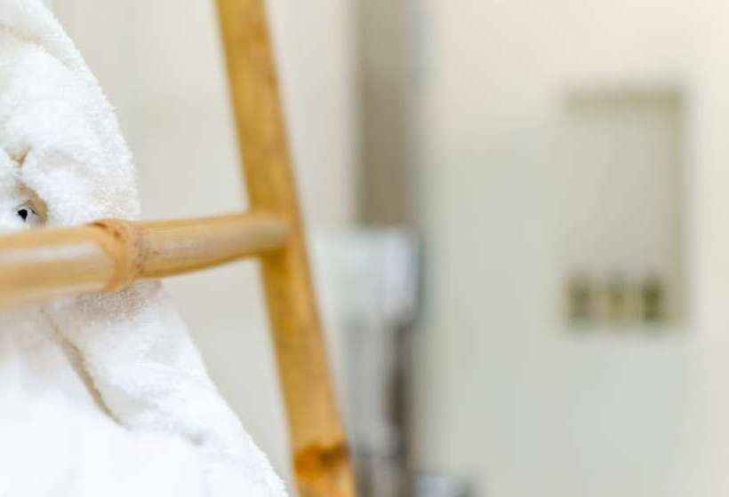 Chandakos 8 Design Apts