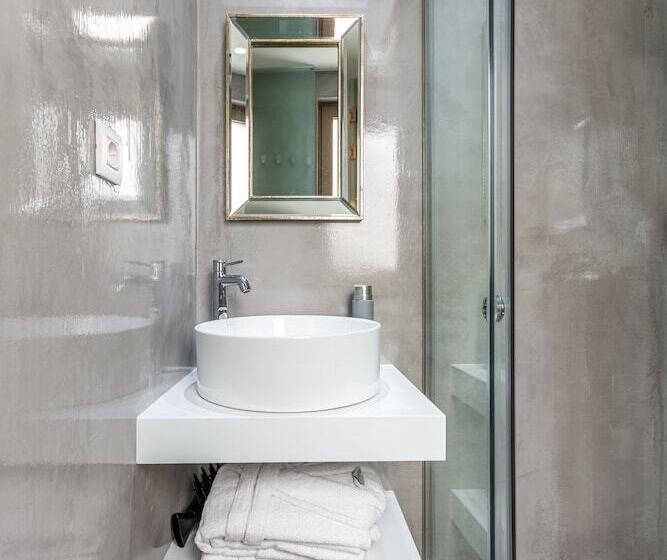 Chandakos 8 Design Apts