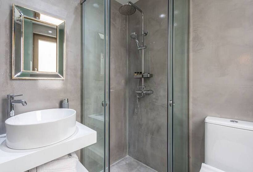 Chandakos 8 Design Apts