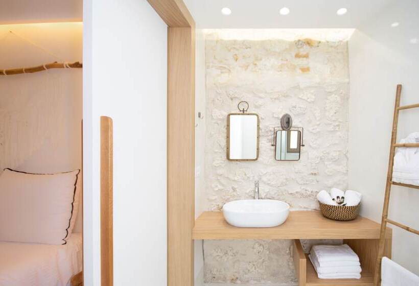 Chandakos 8 Design Apts