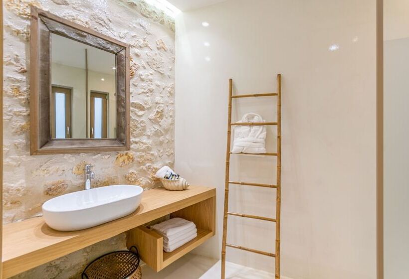 Chandakos 8 Design Apts