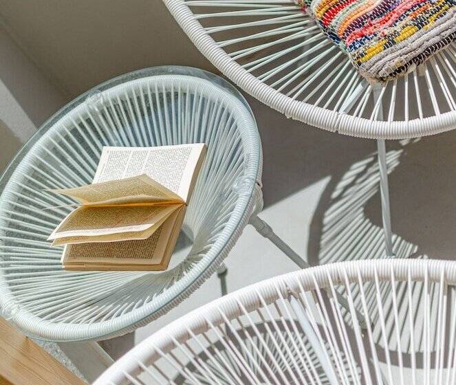 Chandakos 8 Design Apts