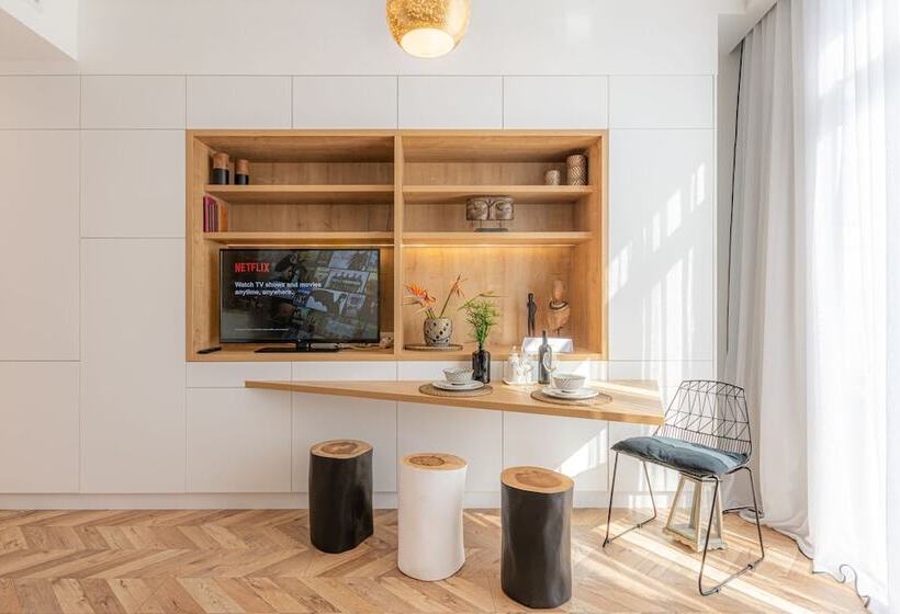 Chandakos 8 Design Apts