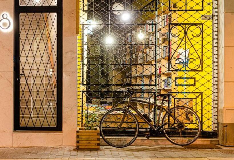 Chandakos 8 Design Apts