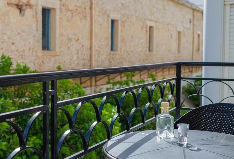 Chandakos 8 Design Apts