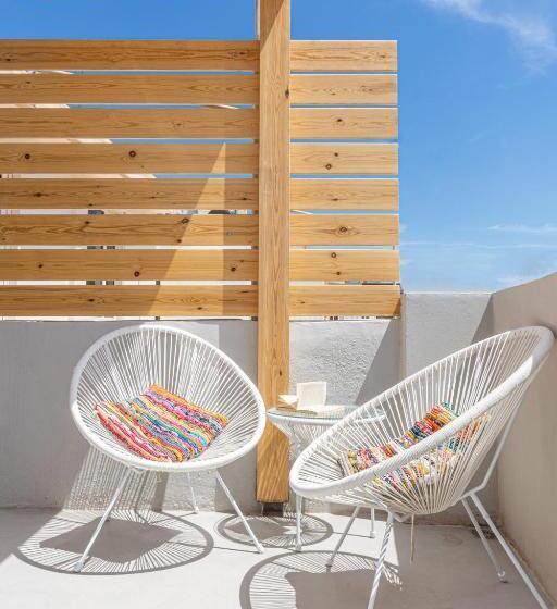 Chandakos 8 Design Apts