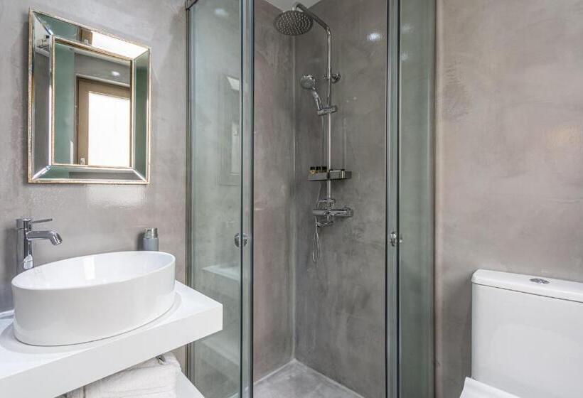 Chandakos 8 Design Apts