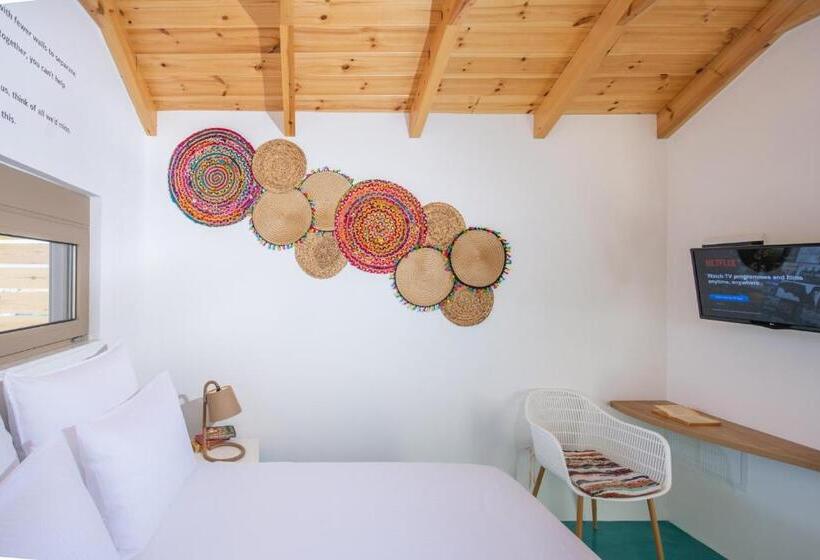 Chandakos 8 Design Apts