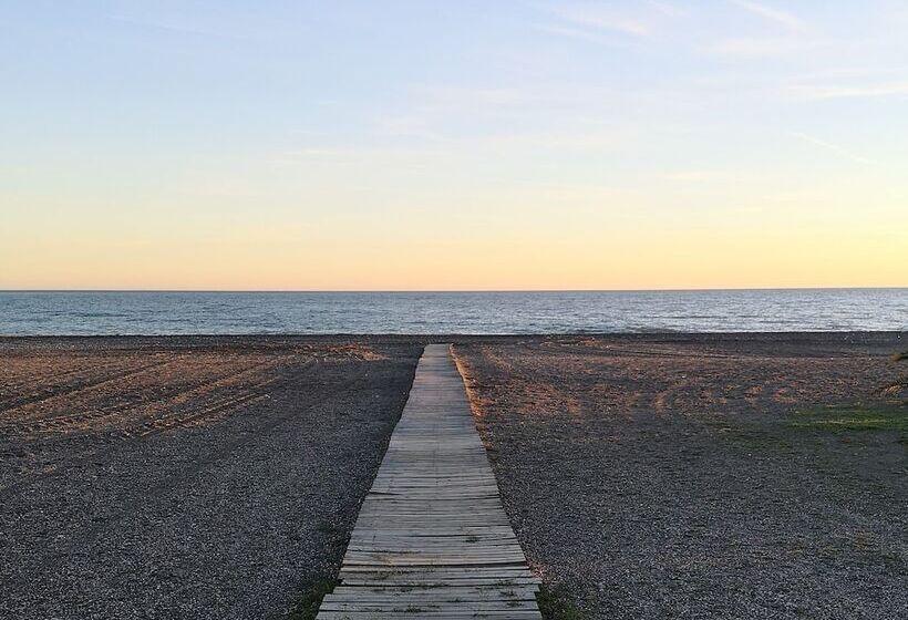 Espectacular Residencial En 1a Linea Con Piscina