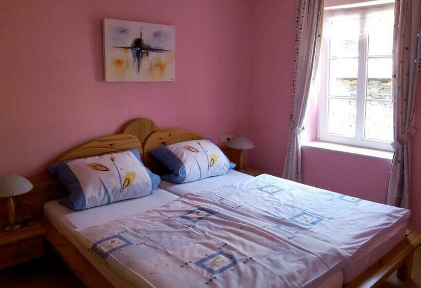 Ferienwohnungen   Moselblick