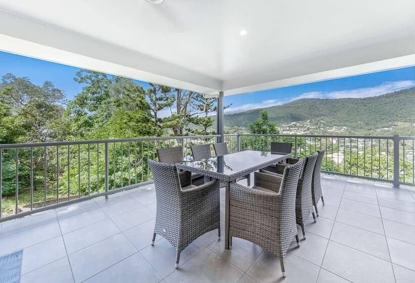 Great Escape   Cannonvale